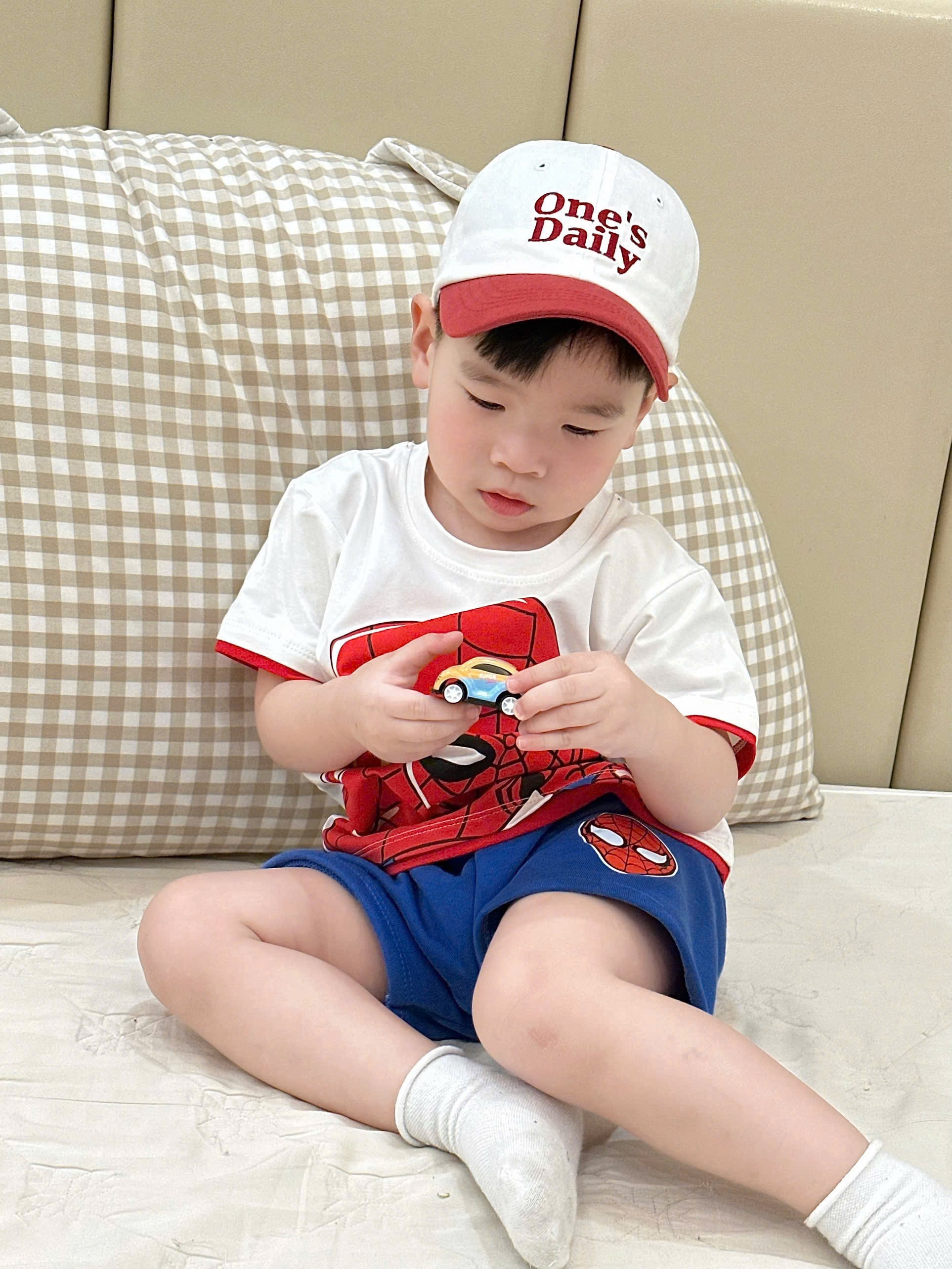 T509 - SET 2 BỘ ĐÙI BÉ TRAI NHỆN ĐỎ TRẮNG