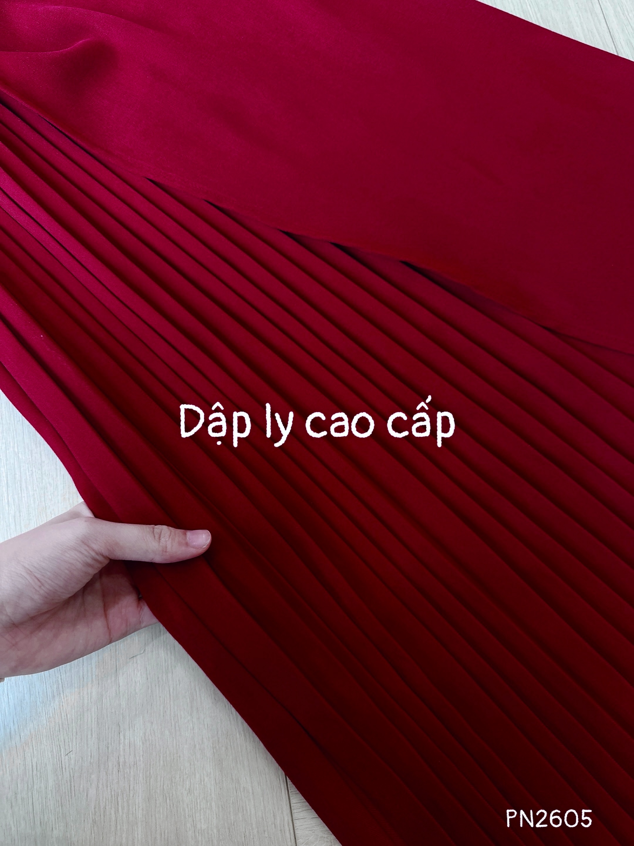 V494 - VÁY ĐỎ SÁT NÁCH XẾP LI XOẮN EO