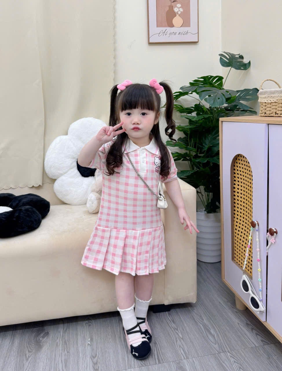 VB560 - VÁY BÉ GÁI POLO KITTY HỒNG XẾP LI