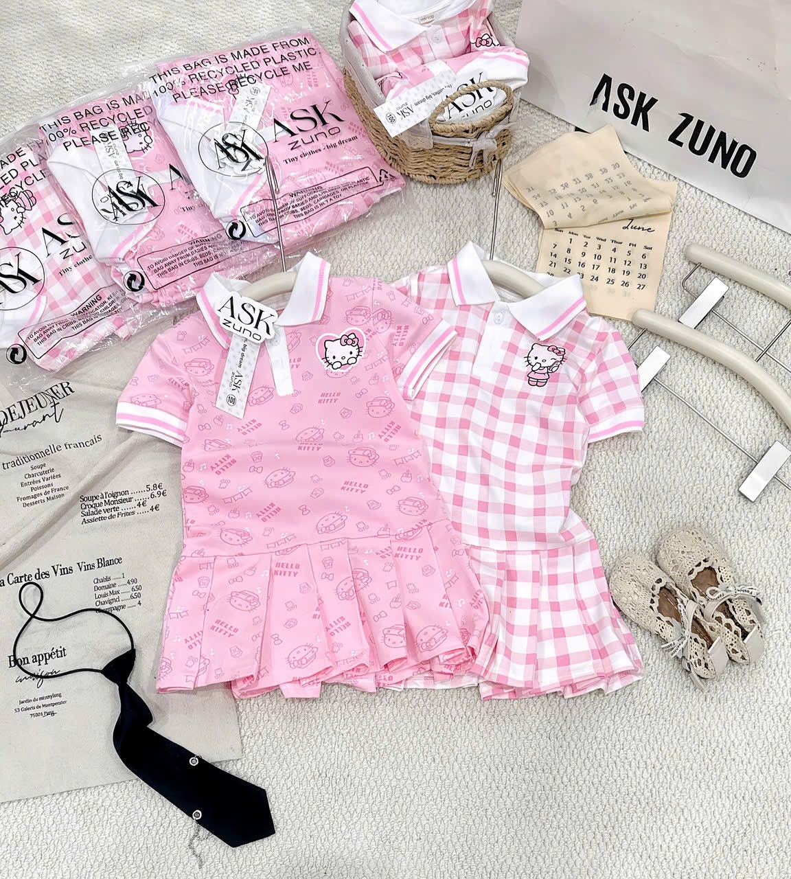 VB560 - VÁY BÉ GÁI POLO KITTY HỒNG XẾP LI
