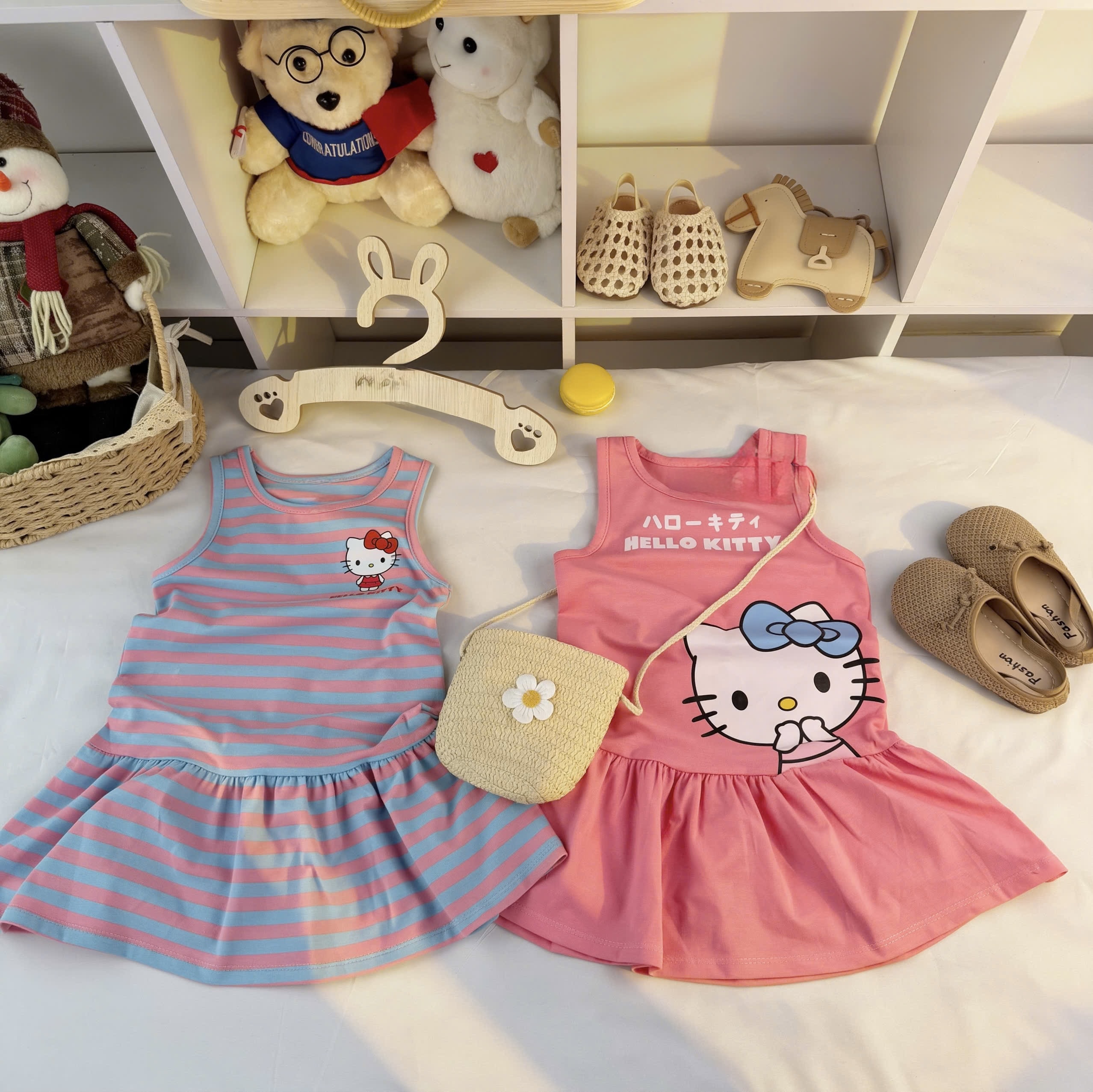 VB562 - SET 2 VÁY BÉ GÁI SÁT NÁCH XOÈ GẤU MICKEY KITTY