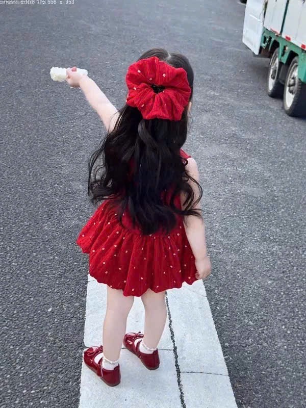 VB565 - VÁY BÉ GÁI ĐỎ VON HOA NHÍ SÁT NÁCH BỒNG