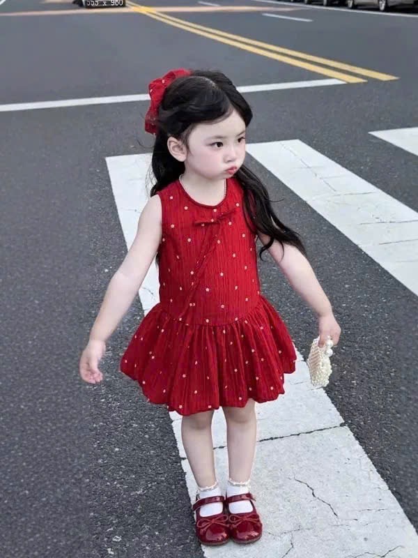 VB565 - VÁY BÉ GÁI ĐỎ VON HOA NHÍ SÁT NÁCH BỒNG
