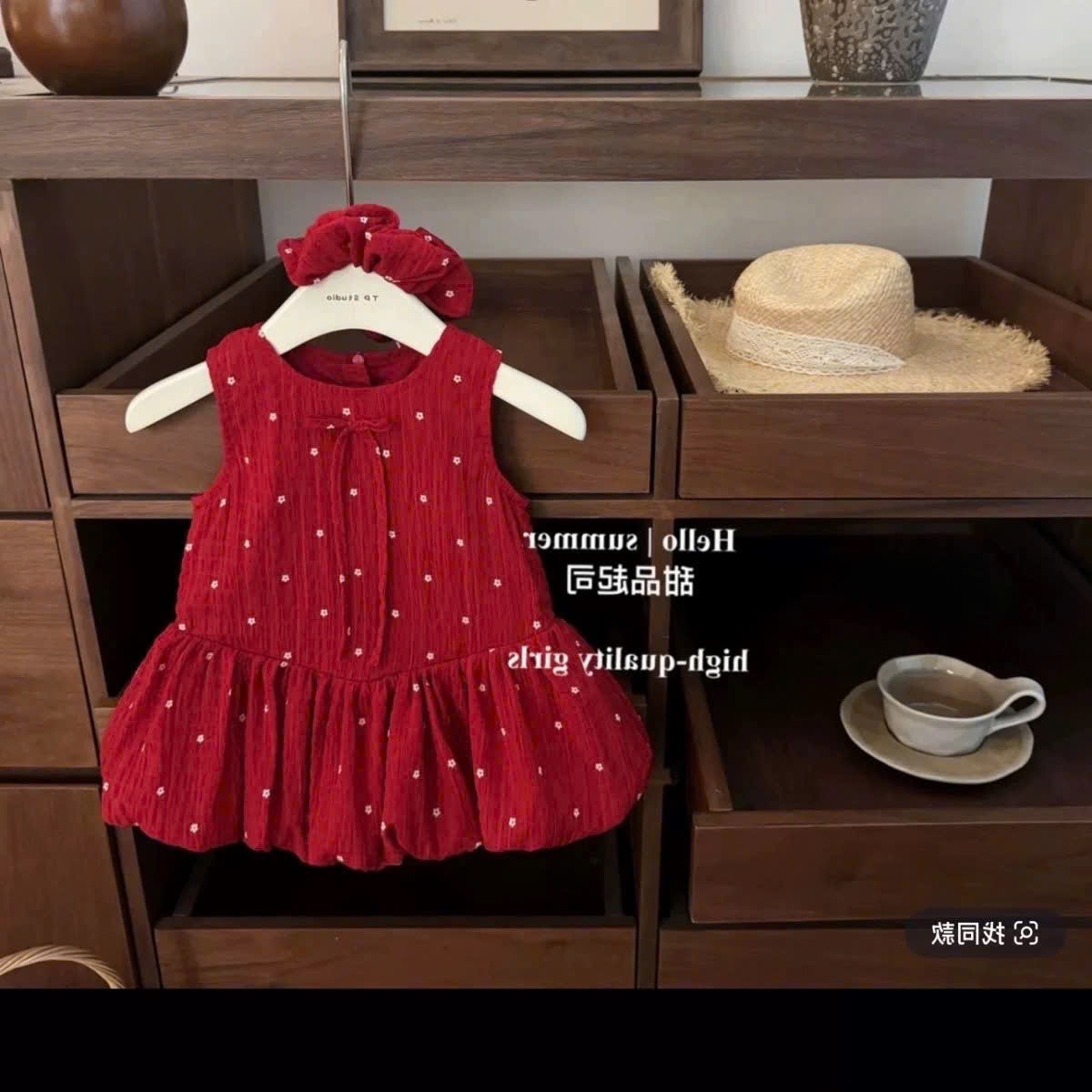 VB565 - VÁY BÉ GÁI ĐỎ VON HOA NHÍ SÁT NÁCH BỒNG