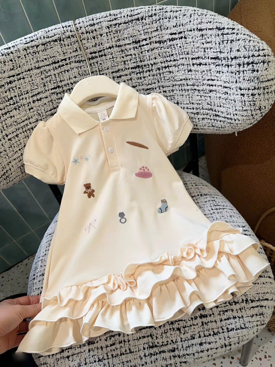 VB567 - VÁY BÉ GÁI POLO CÁ SẤU THÊU GẤU NƠ BÈO GẤU