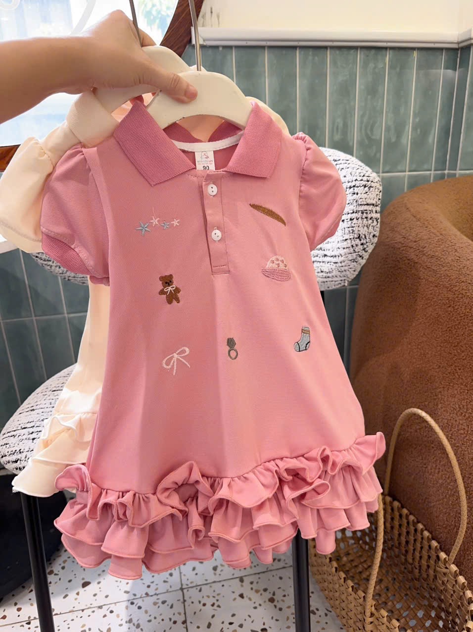 VB567 - VÁY BÉ GÁI POLO CÁ SẤU THÊU GẤU NƠ BÈO GẤU