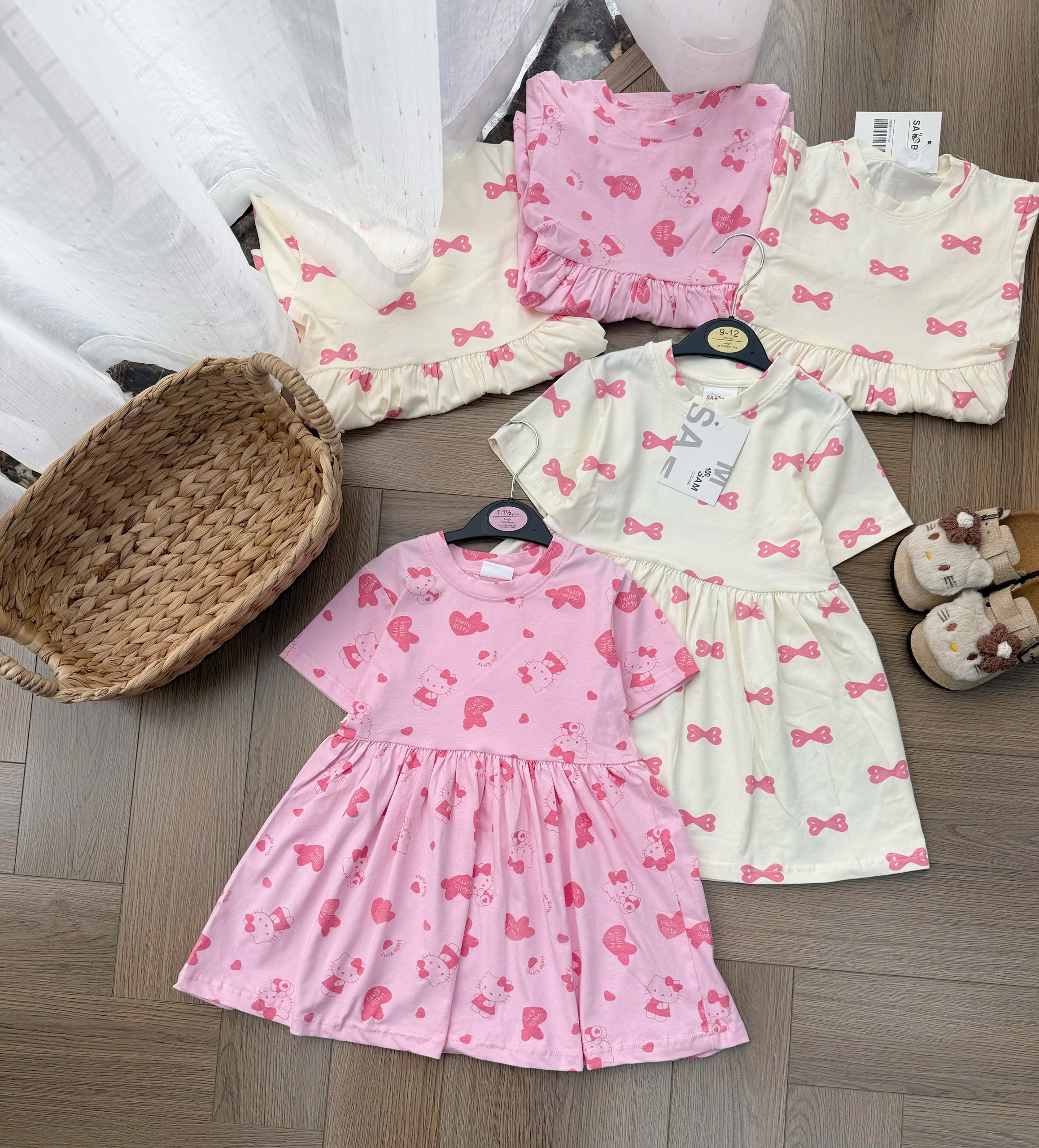VB569 - SET 2 VÁY BÉ GÁI NƠ KITTY hồng be