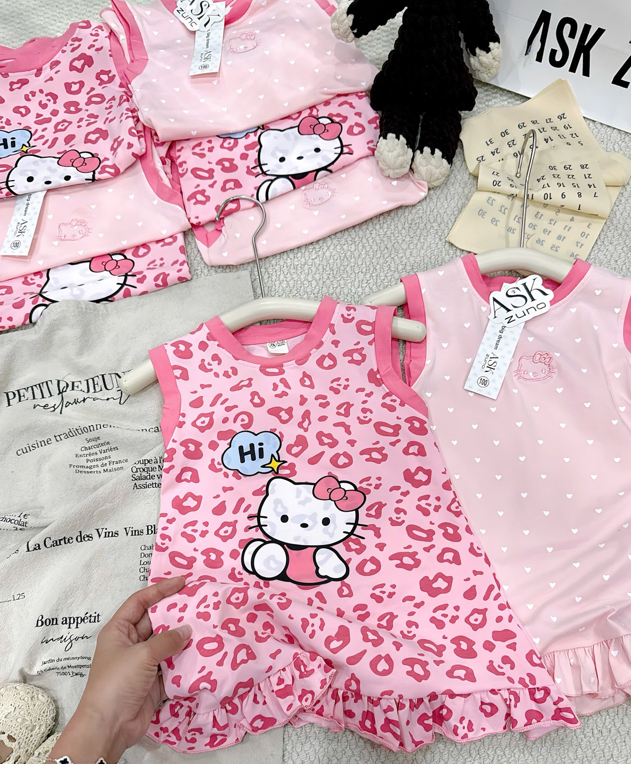 VB570 - SET 2 VÁY BÉ GÁI SÁT NÁCH KITTY HI báo hồng