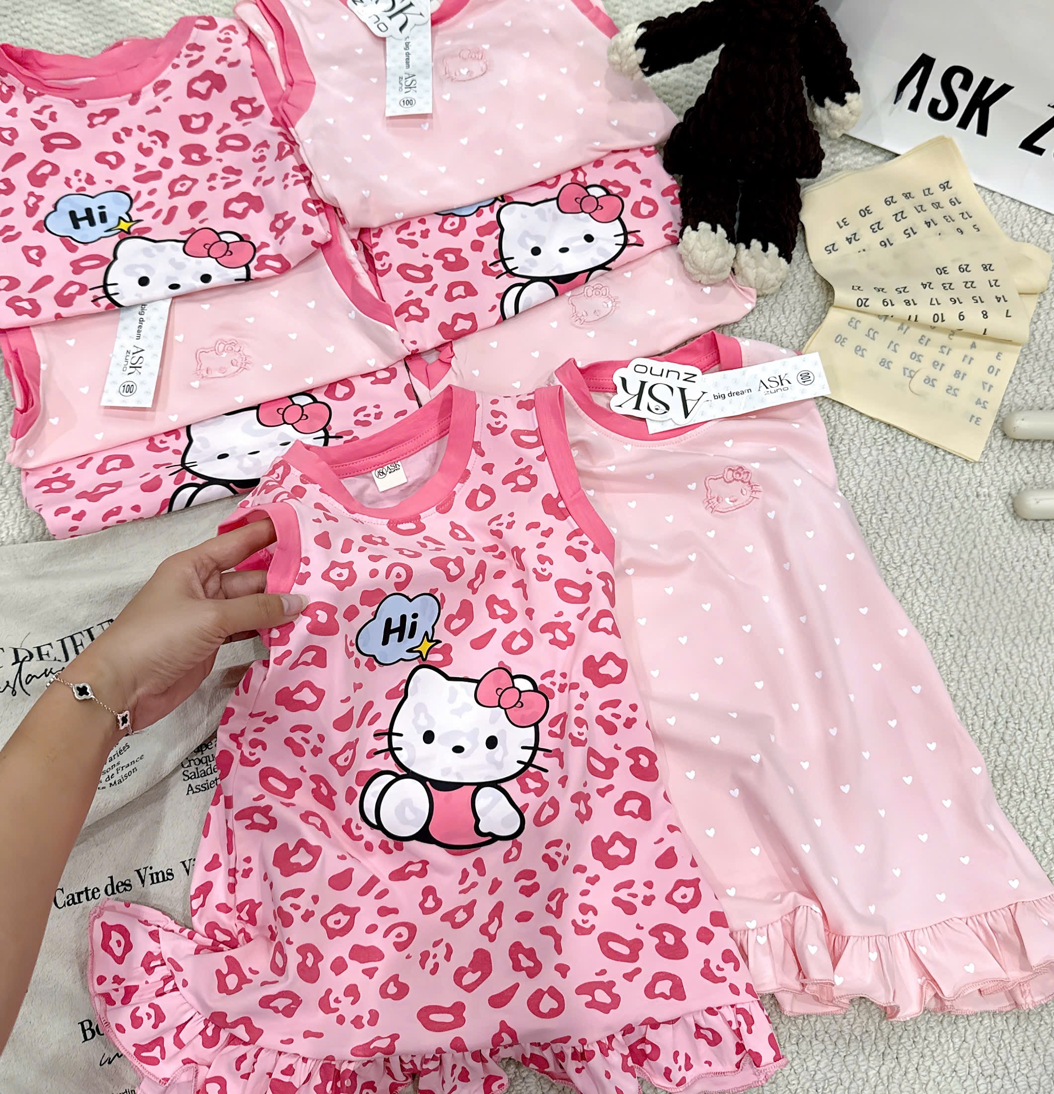 VB570 - SET 2 VÁY BÉ GÁI SÁT NÁCH KITTY HI báo hồng