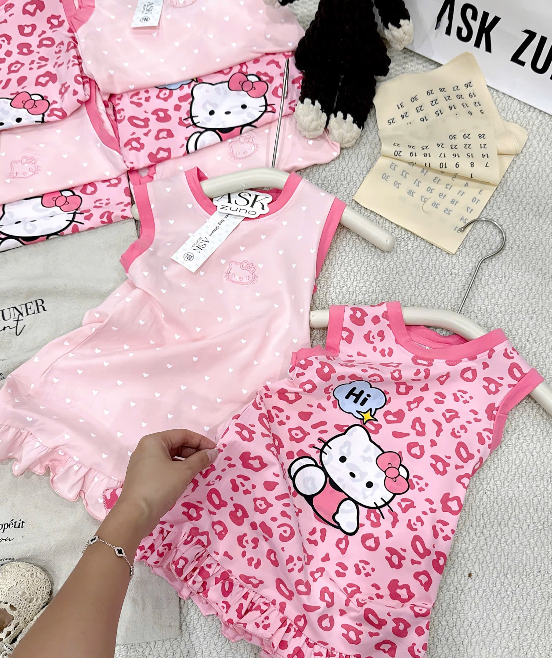 VB570 - SET 2 VÁY BÉ GÁI SÁT NÁCH KITTY HI báo hồng