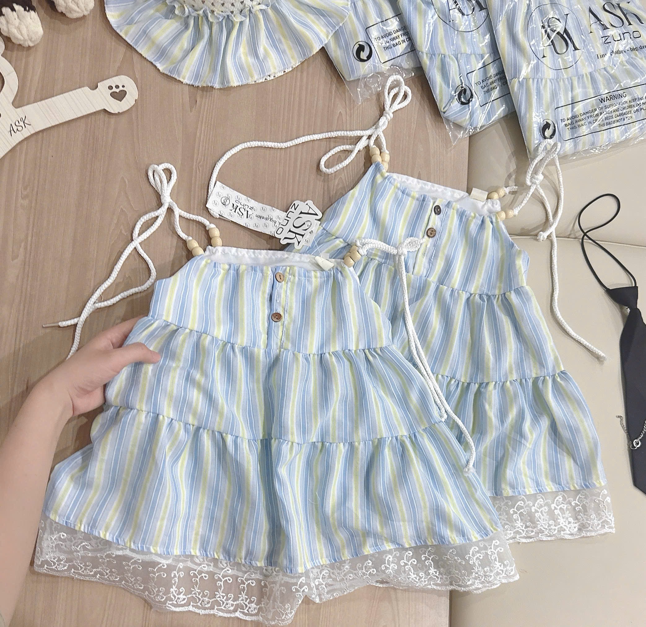 VB571 - VÁY BÉ GÁI 2S XANH PHỐI REN KÈM MŨ