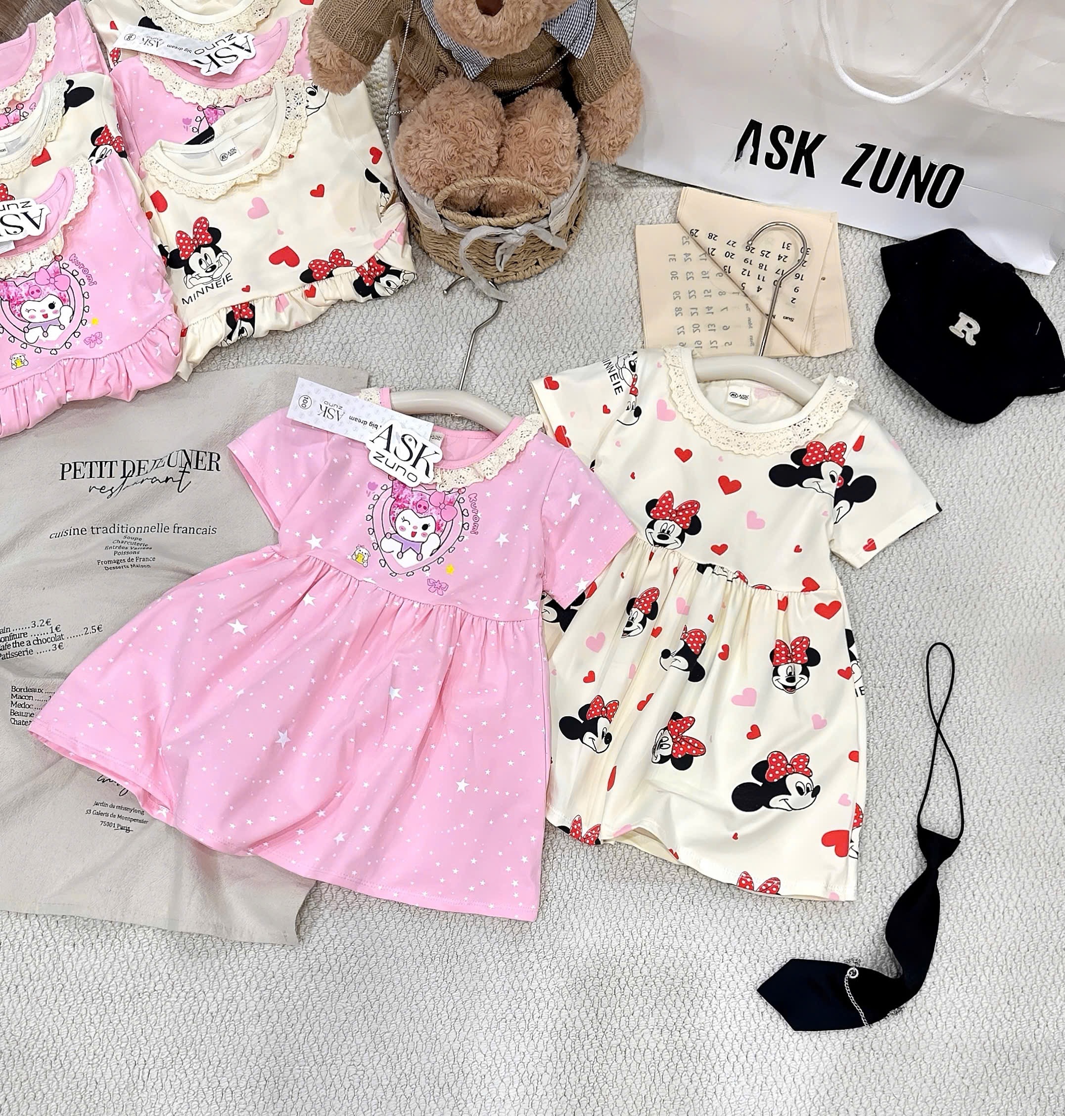 VB572 - SET 2 VÁY BÉ GÁI MICKEY KUROMI CỔ REN hồng be