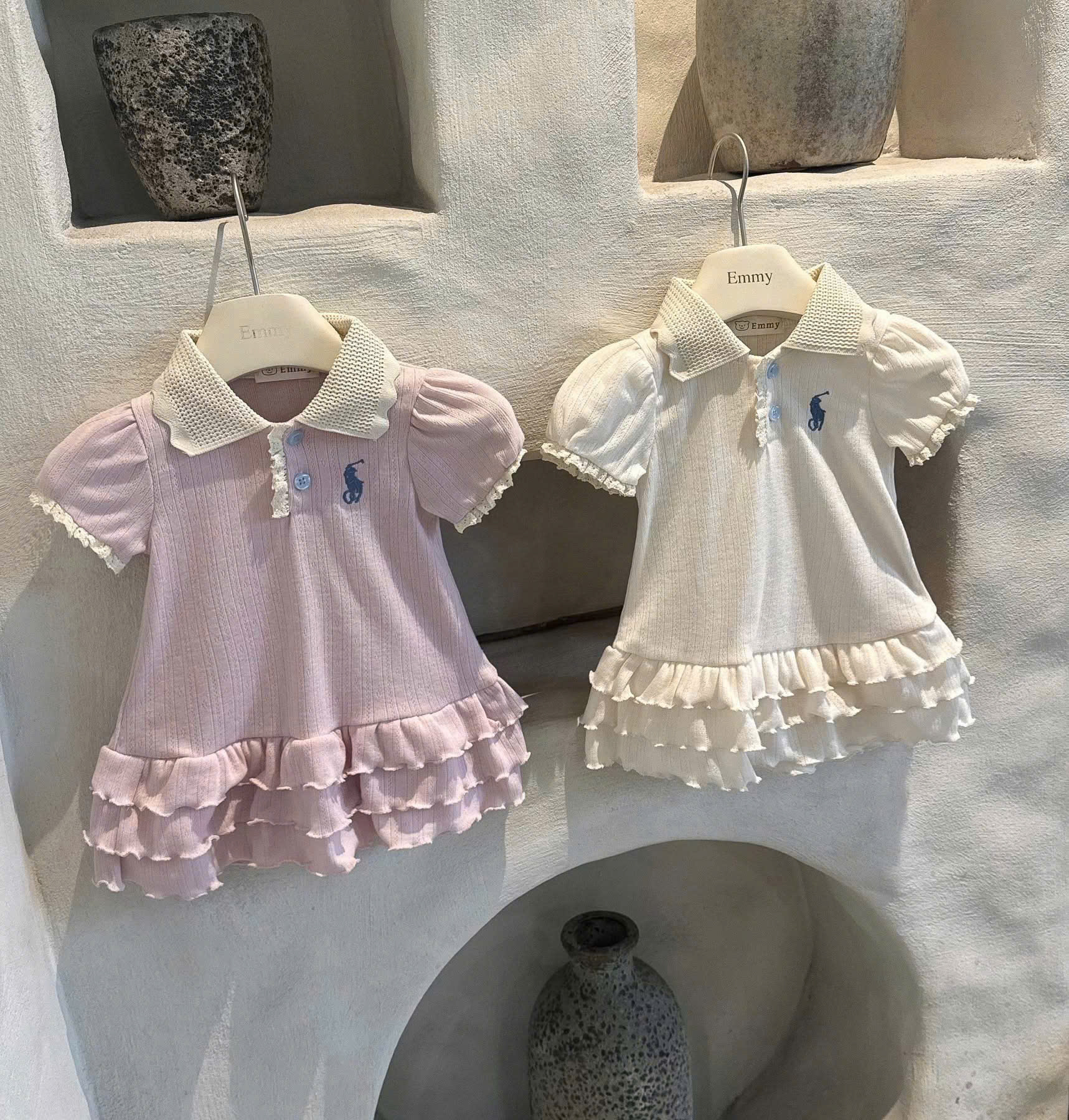 VB580 - VÁY POLO BÉ GÁI TĂM THÊU KỊ SĨ BÈO TẦNG