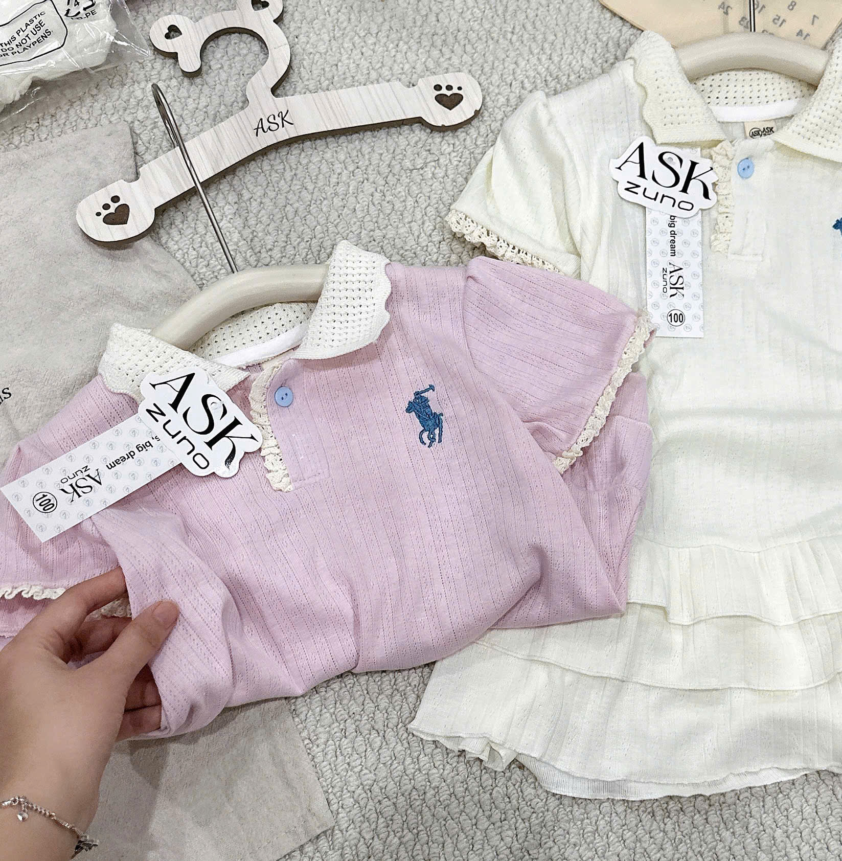 VB580 - VÁY POLO BÉ GÁI TĂM THÊU KỊ SĨ BÈO TẦNG