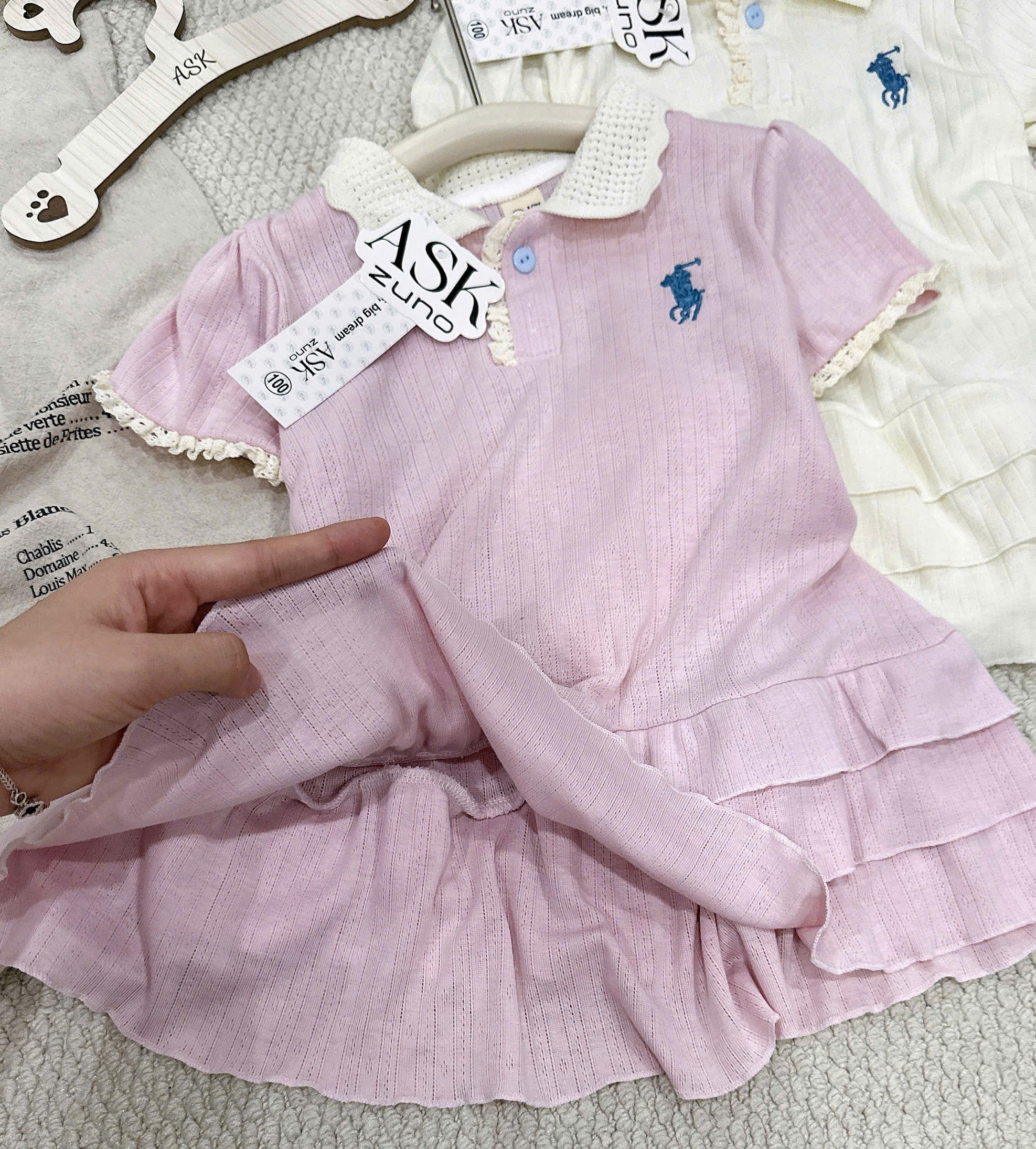VB580 - VÁY POLO BÉ GÁI TĂM THÊU KỊ SĨ BÈO TẦNG