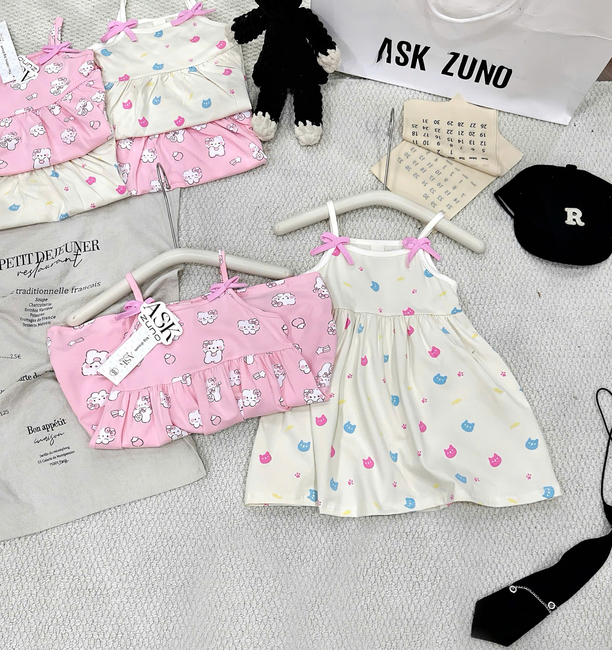VB588 - SET 2 VÁY BÉ GÁI 2S GẤU ĐÍNH NƠ hồng be