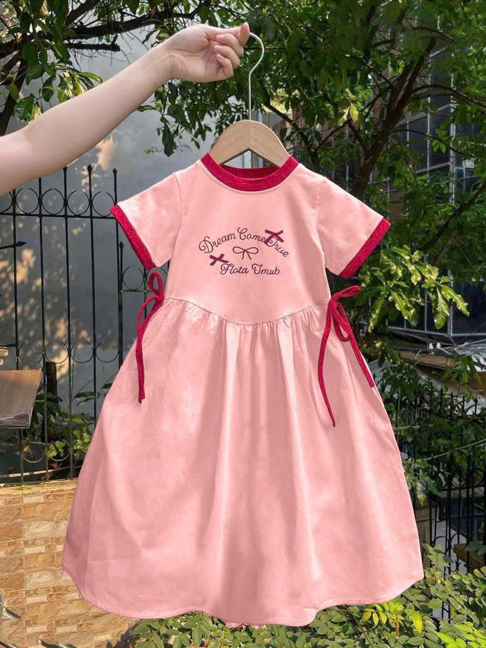 VB590 - VÁY BÉ GÁI SIZE ĐẠI HỒNG XÒE NƠ ĐỎ Dream