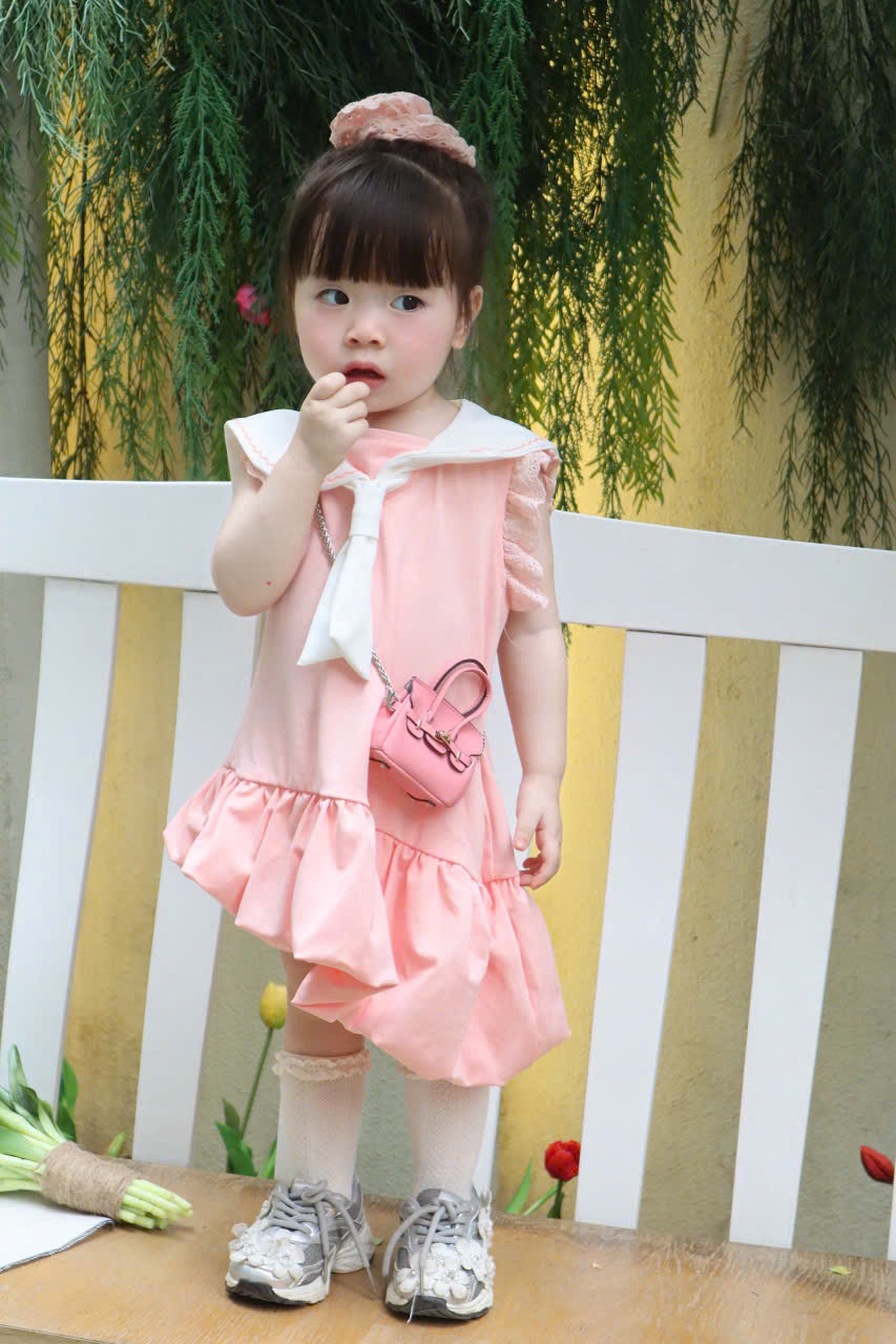 VB598 - VÁY BÉ GÁI HỒNG CỔ THỦY THỦ TRẮNG