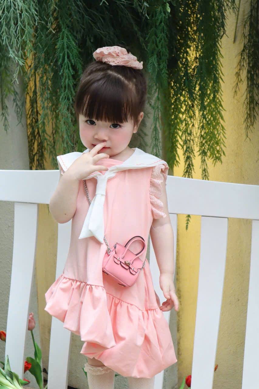 VB598 - VÁY BÉ GÁI HỒNG CỔ THỦY THỦ TRẮNG