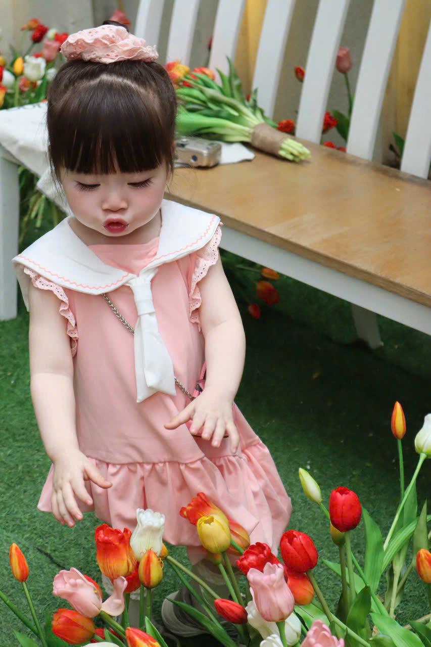 VB598 - VÁY BÉ GÁI HỒNG CỔ THỦY THỦ TRẮNG