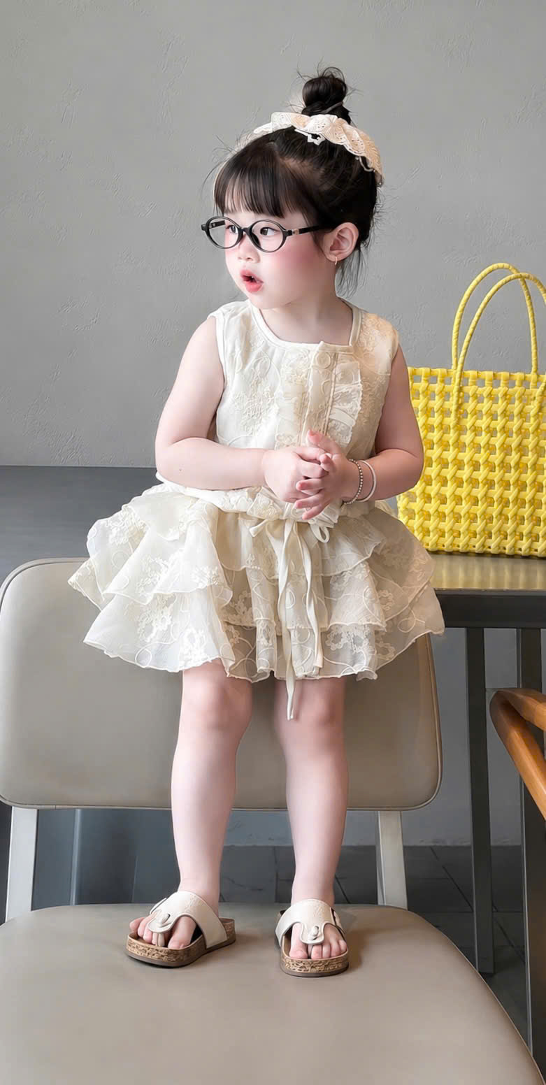VB599 - VÁY BÉ GÁI REN BE SÁT NÁCH XẾP TẦNG