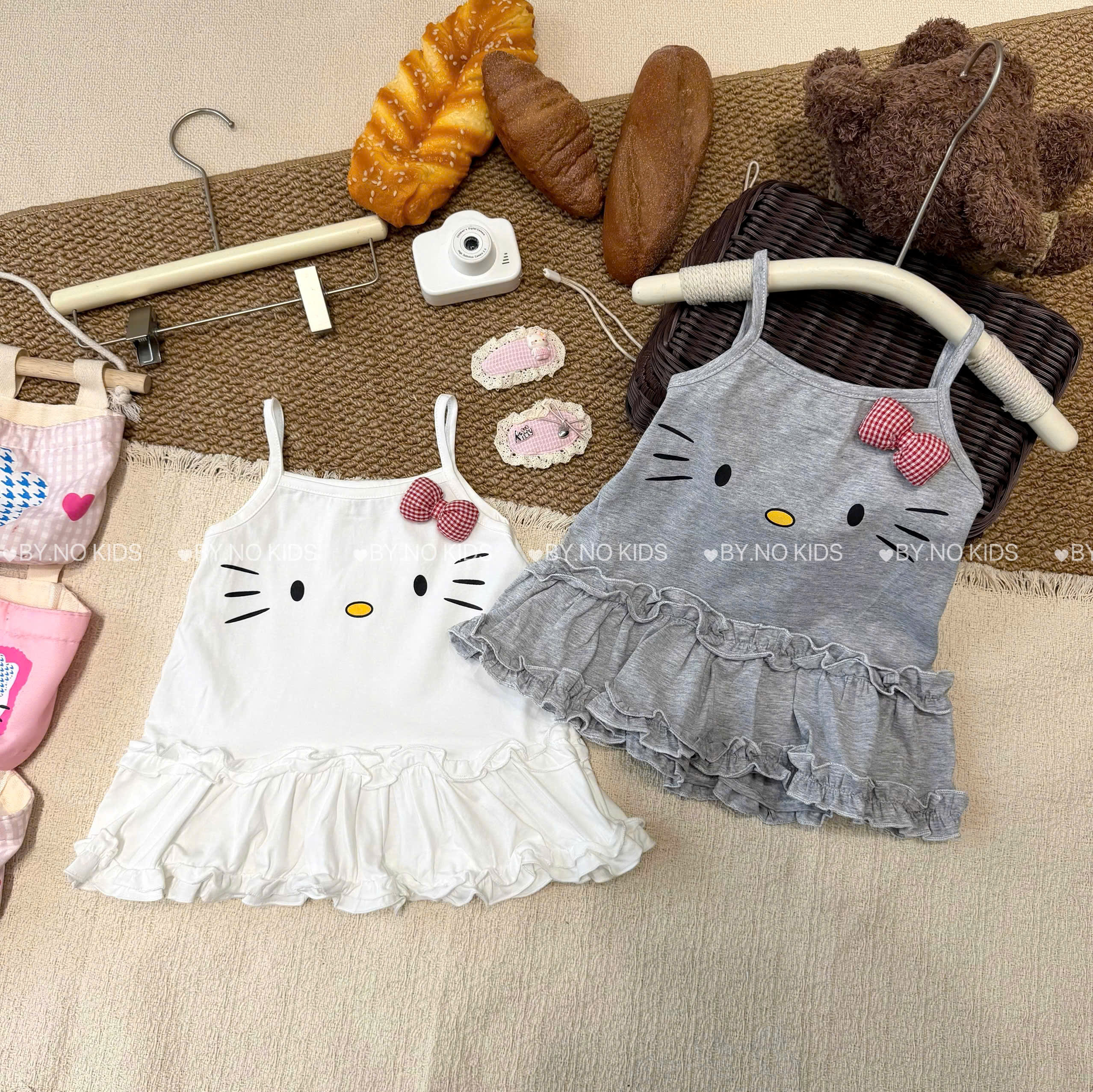 VB602 - SET 2 VÁY BÉ GÁI 2S KITTY xám trắng