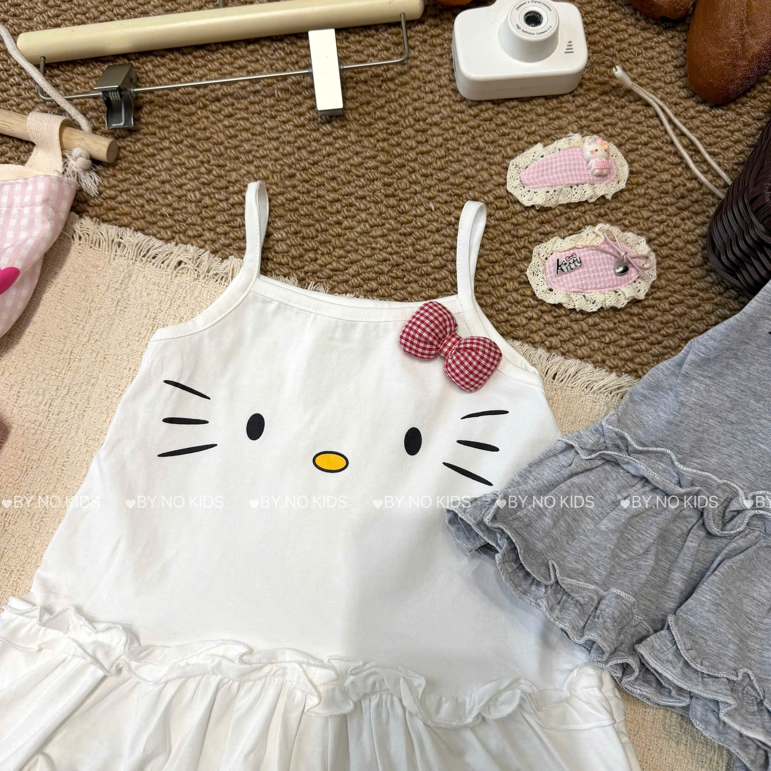VB602 - SET 2 VÁY BÉ GÁI 2S KITTY xám trắng