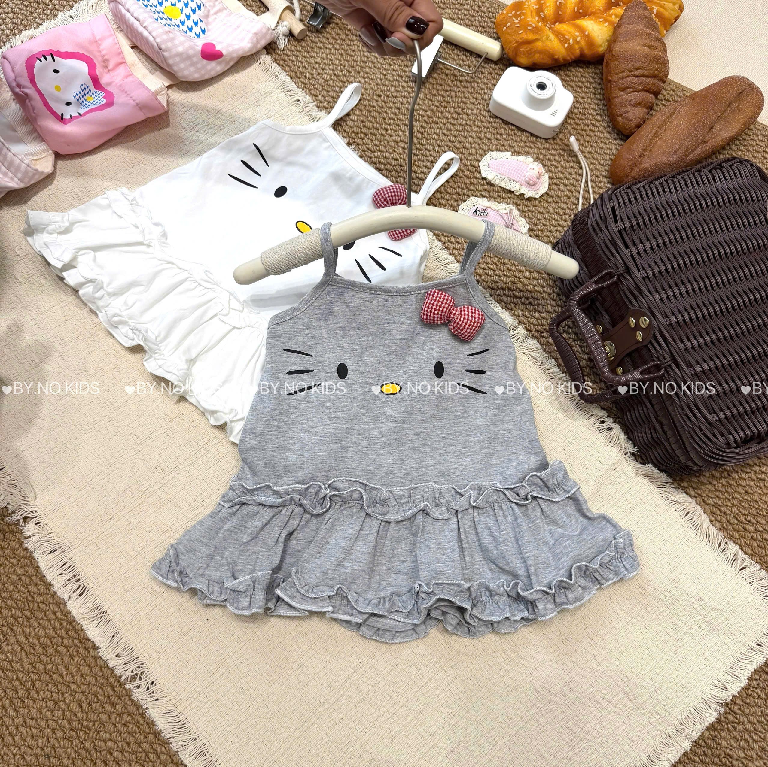 VB602 - SET 2 VÁY BÉ GÁI 2S KITTY xám trắng