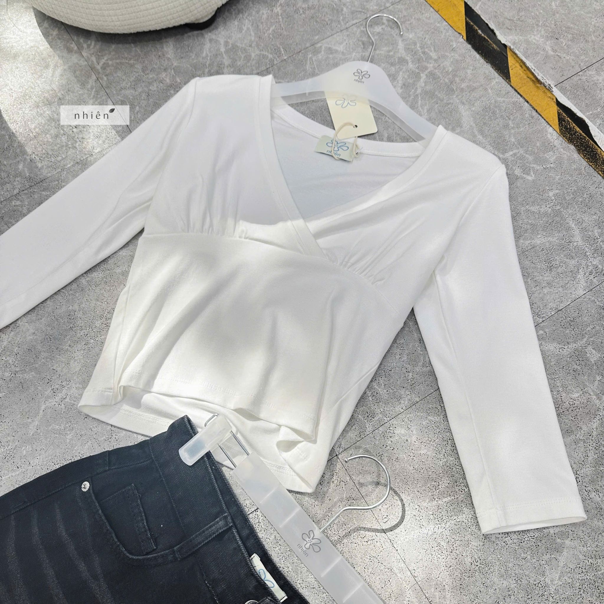 A225 NUZZY TOP