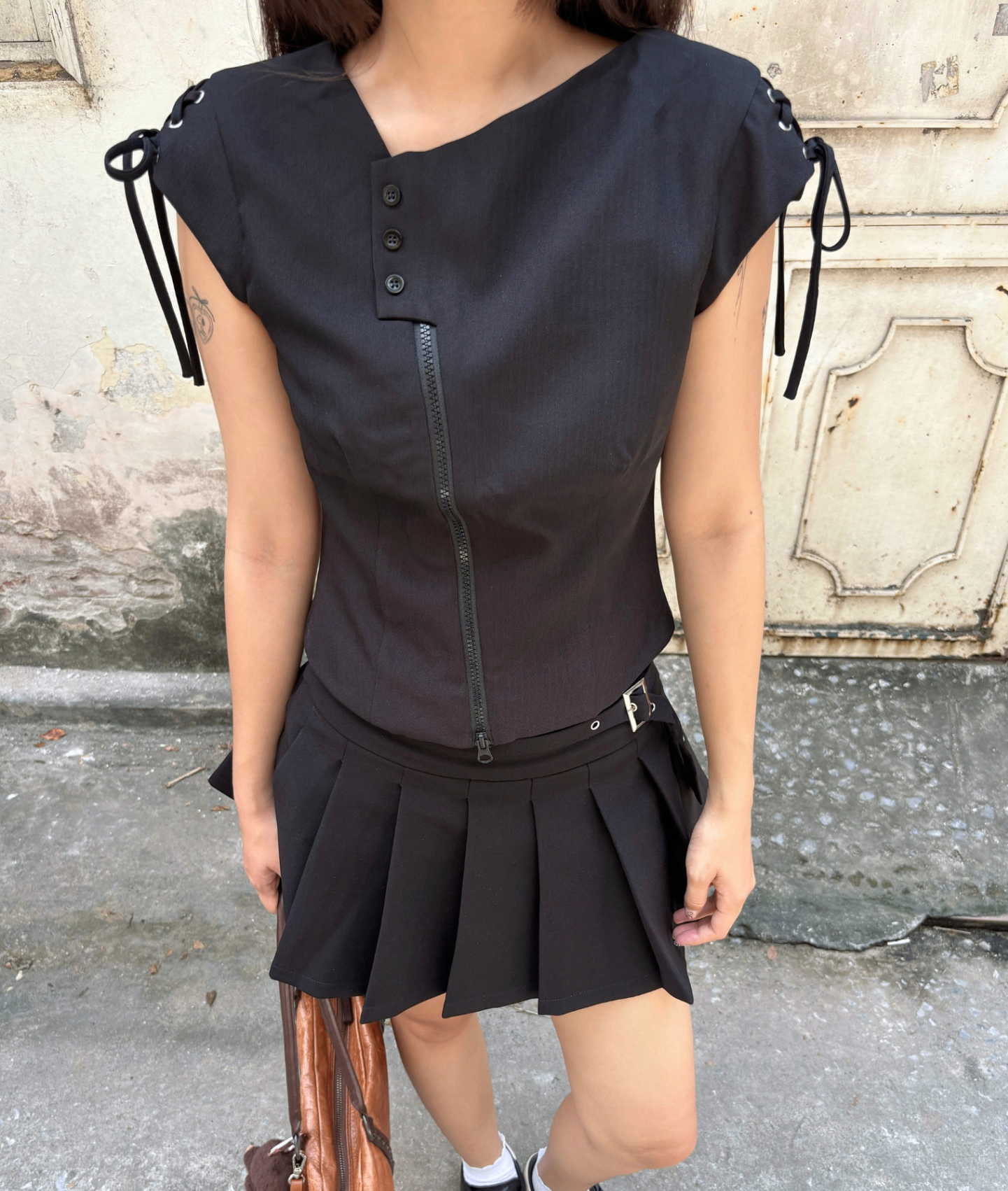 A375 EDGY ZIP TOP