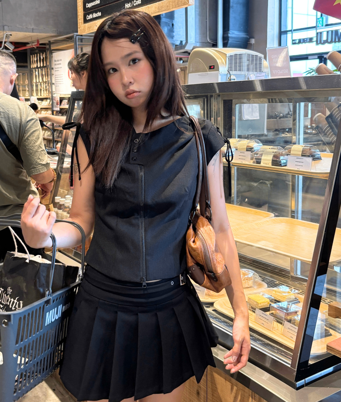 A375 EDGY ZIP TOP