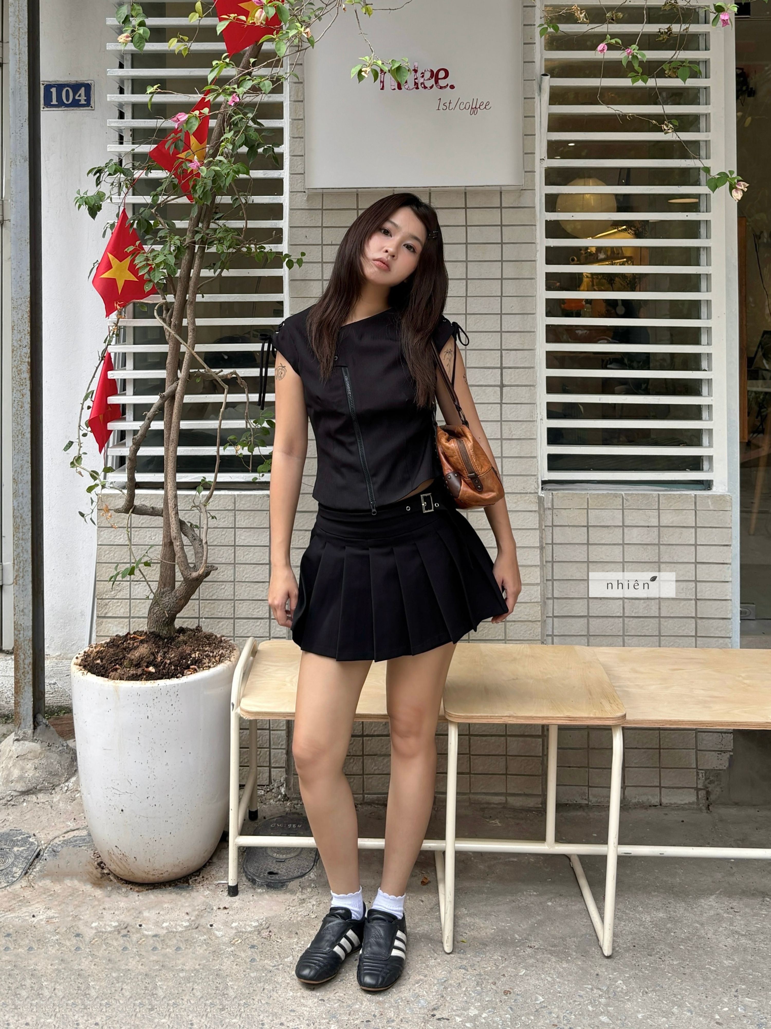 A375 EDGY ZIP TOP
