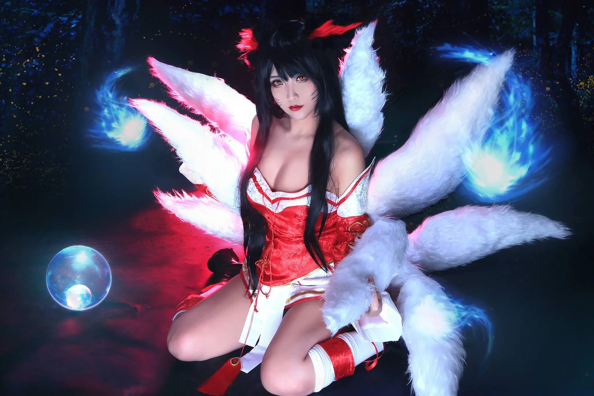 Dàn gái xinh khiến Ahri hot trở lại, màn cosplay gây 