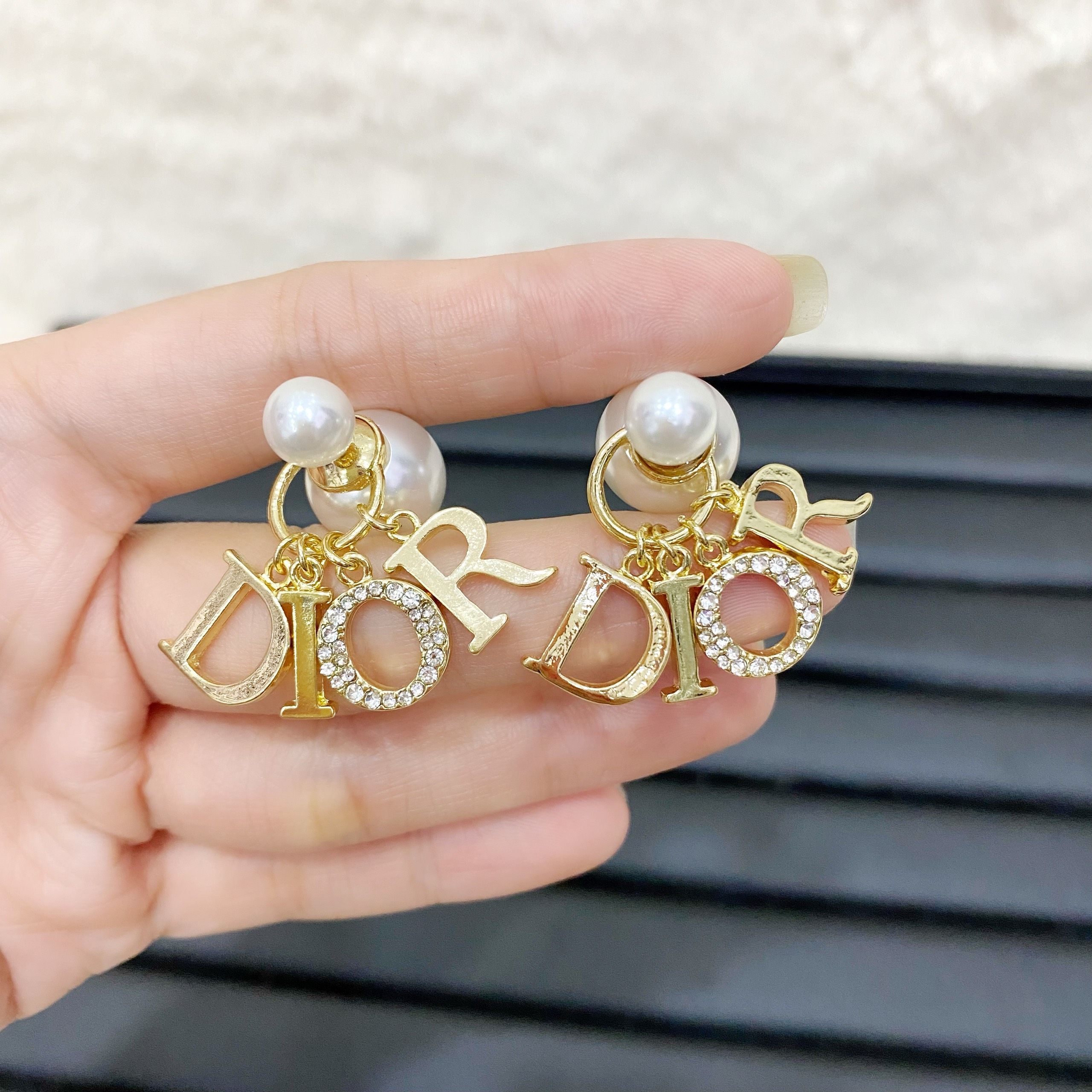 BÔNG TAI DIOR NGỌC TRAI TỰ NHIÊN PHỐI BẠC Ý 925 QUÝ PHÁI