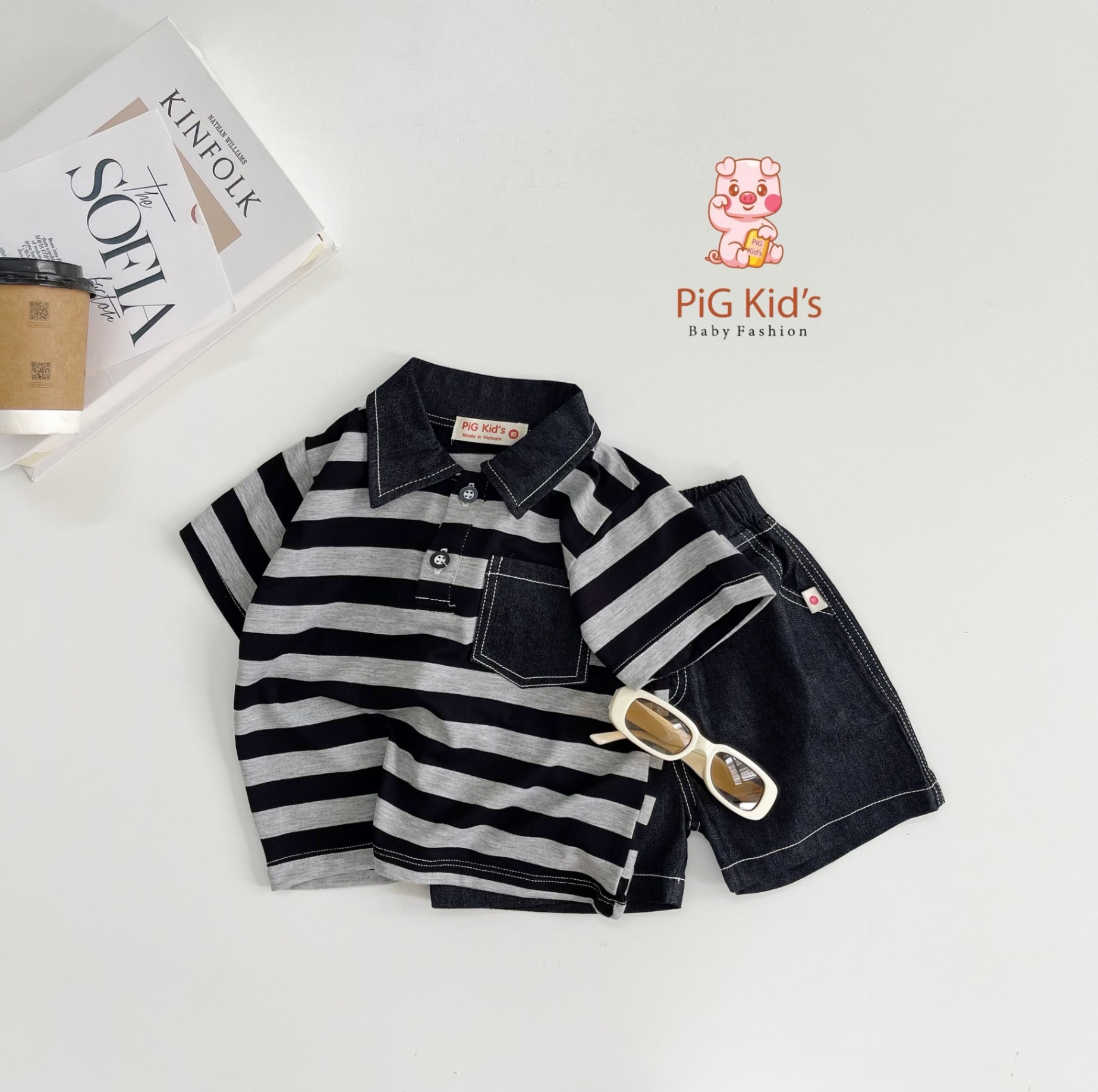 Set polo kẻ cộc tay phối tùi kèm quần bò Pig Kid cho bé trai