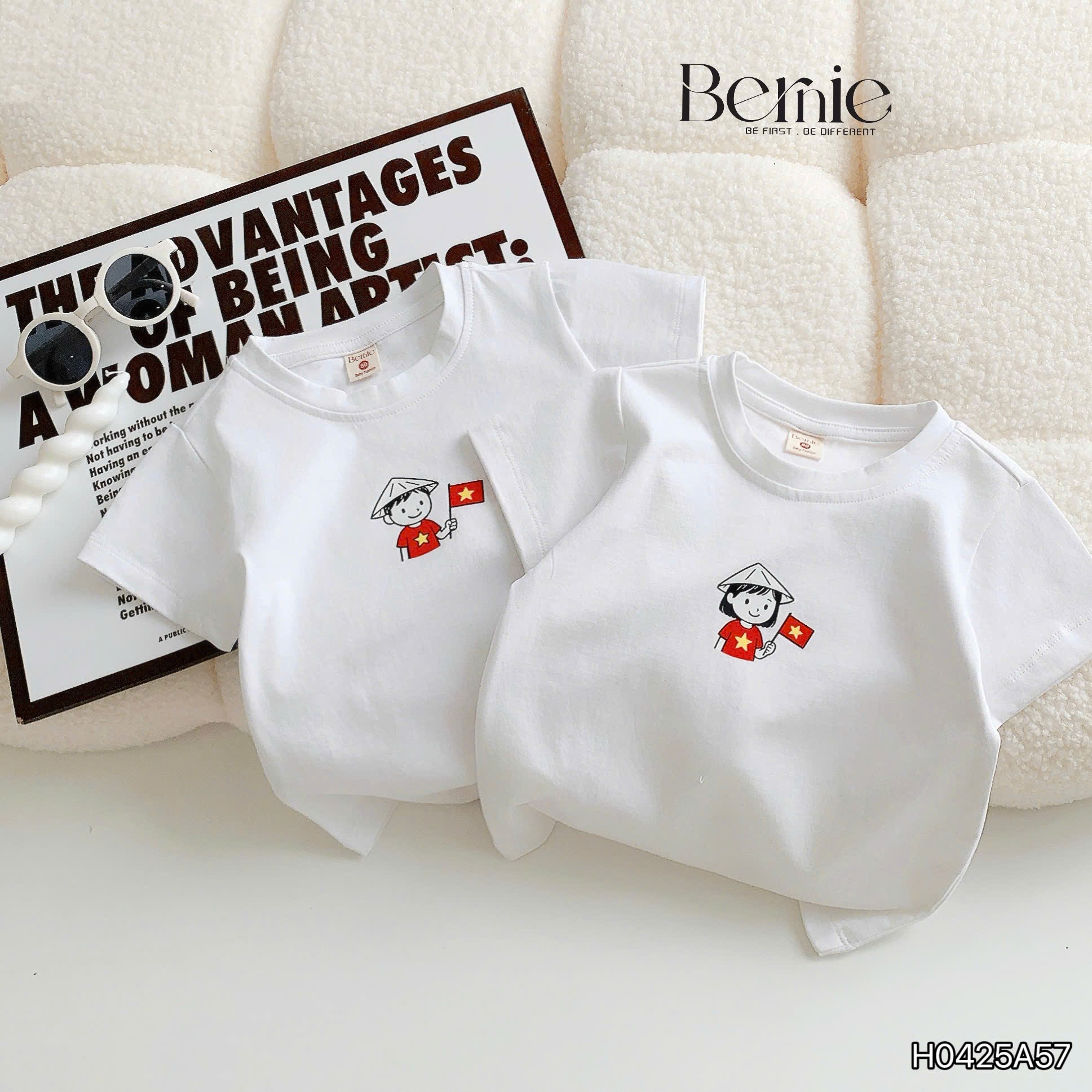 Áo cotton em bé cầm cờ Việt Nam Bernie
