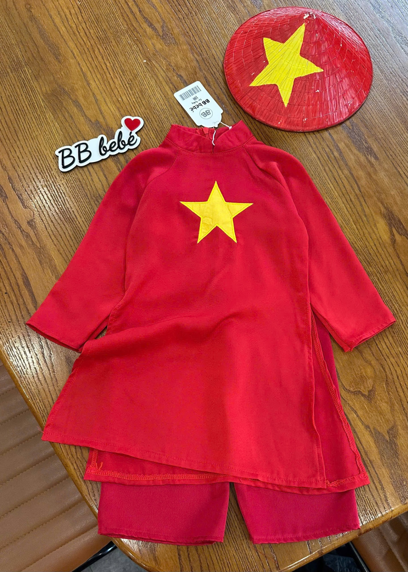 Áo dài đỏ sao vàng VNXK