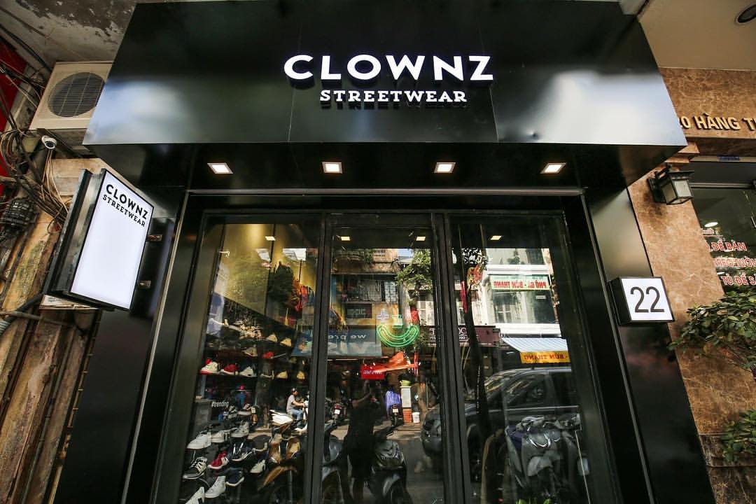 clownz_stand_out_from_the_crowd3