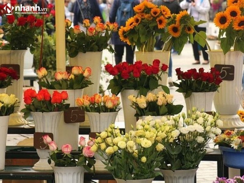Bày bán shop kinh doanh hoa tươi thu hút khách