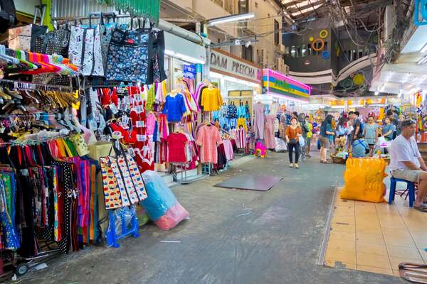 Chợ Pratunam là một trong những chợ đầu mối lớn của Thái Lan