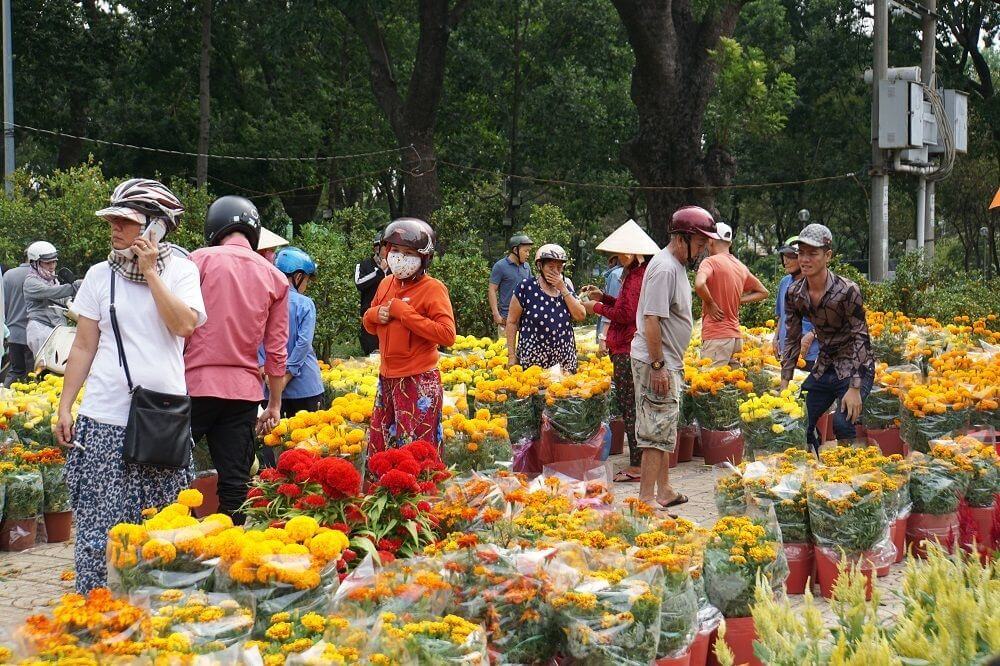 Kinh doanh ngày Tết âm