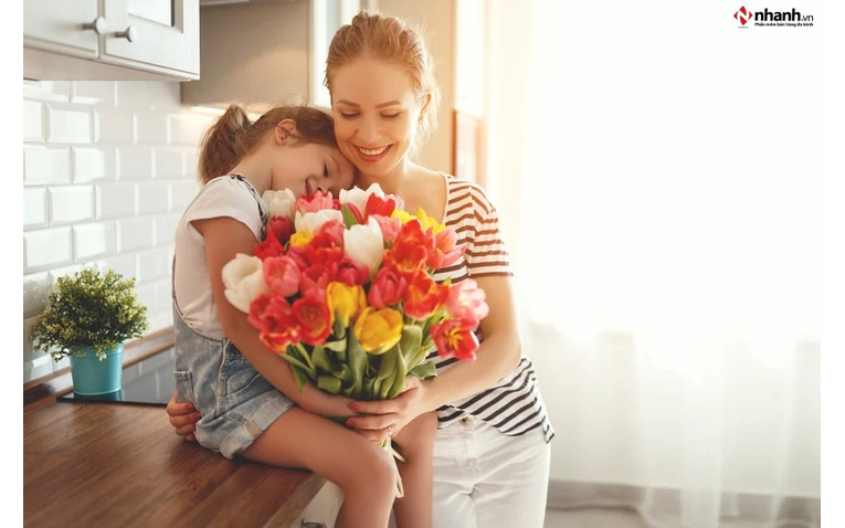Chọn quà 8/3 tặng mẹ và bà