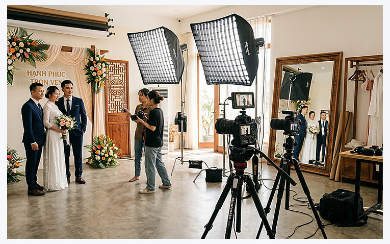 Mua sắm trang thiết bị và hệ thống ánh sáng studio áo cưới