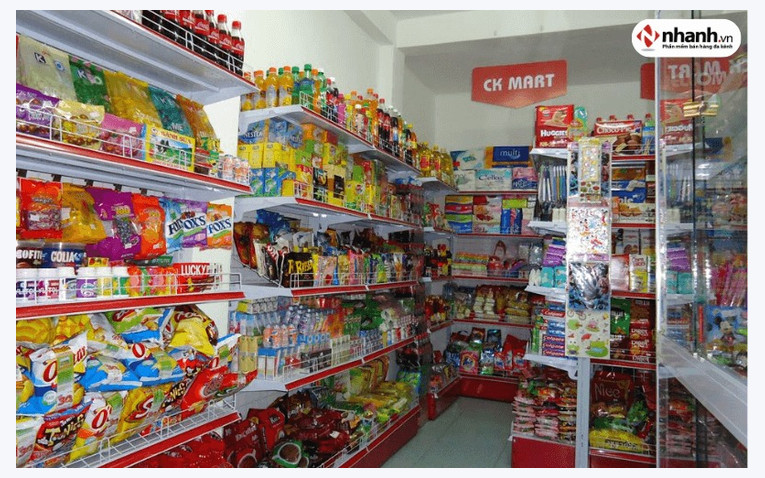 Mẫu thiết kế kệ trưng bày thông minh cho cửa hàng tạp hóa diện tích hẹp