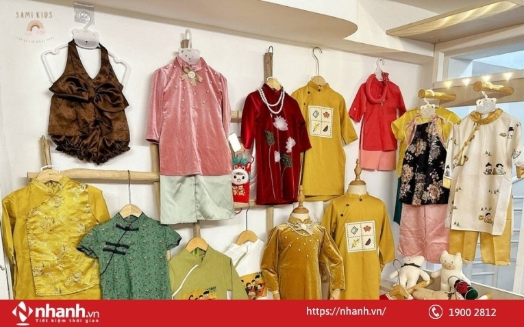 Áo dài Tết là một mặt hàng thời trang có tính thời vụ