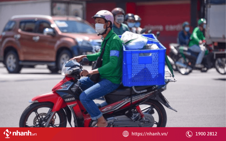 Chủ shop tự giao hàng đến người nhận