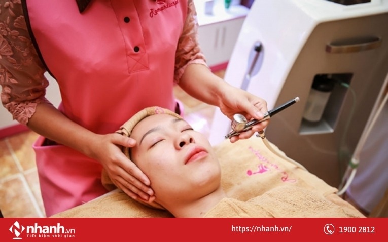 Cửa hàng làm tóc, gội đầu, chăm sóc sắc đẹp