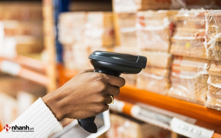 Khi sử dụng phần mềm, việc kiểm kho bằng máy quét mã vạch sẽ giúp cửa hàng tránh khỏi sai sót thủ công