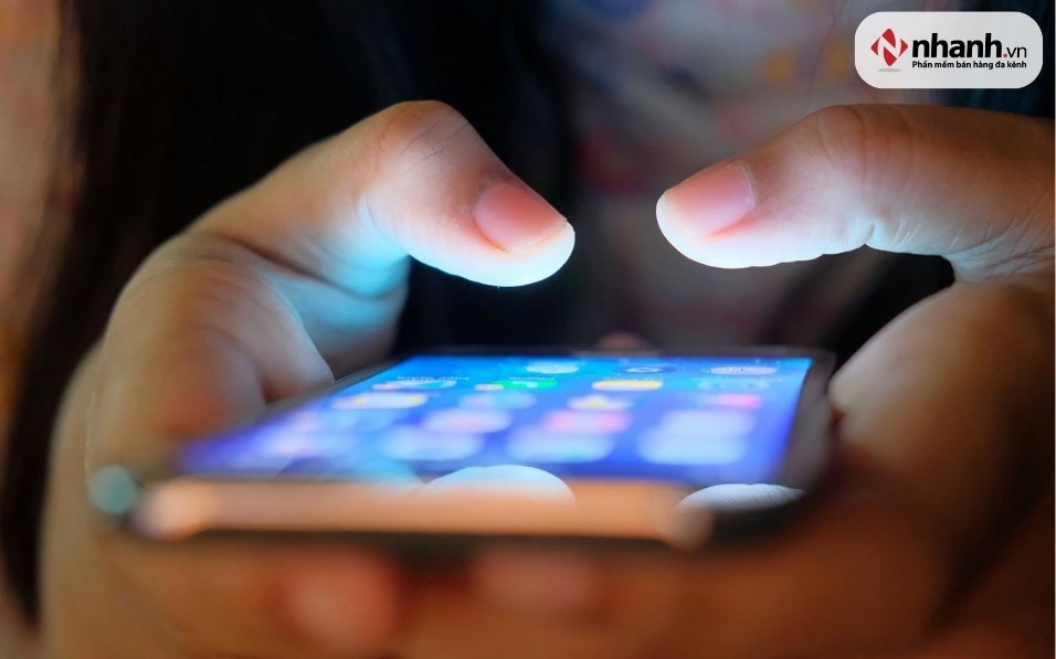 Người độc thân thường dành thời gian cho các thiết bị điện tử