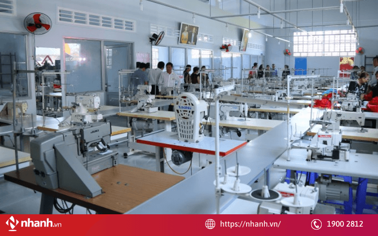 Nhập vải tại chợ Ninh Hiệp về tự cắt may thành quần áo là sản xuất hàng hóa